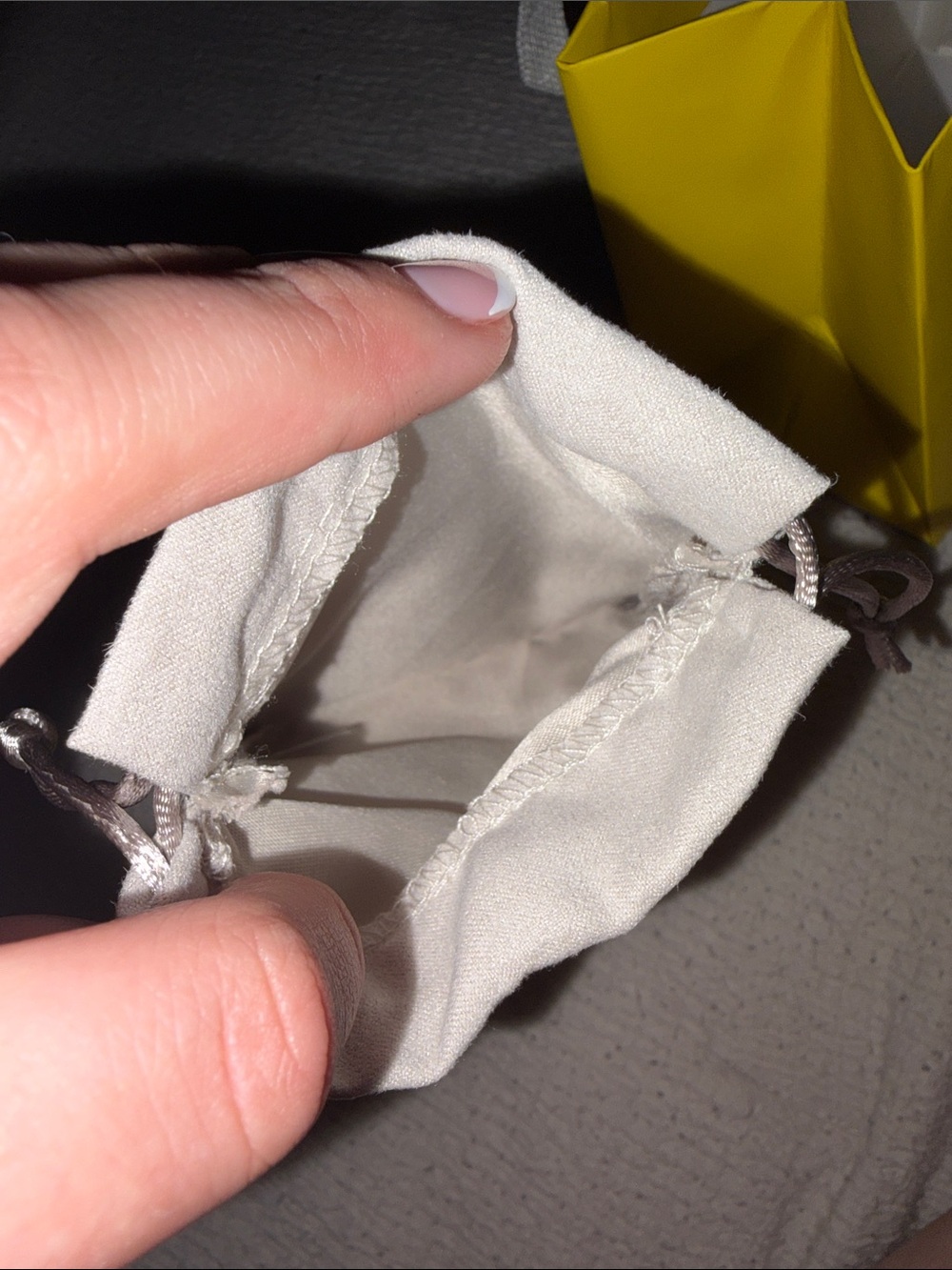 Kendra Scott Jewelry Dust Bag and Shopping Bag - Picture 6 of 6